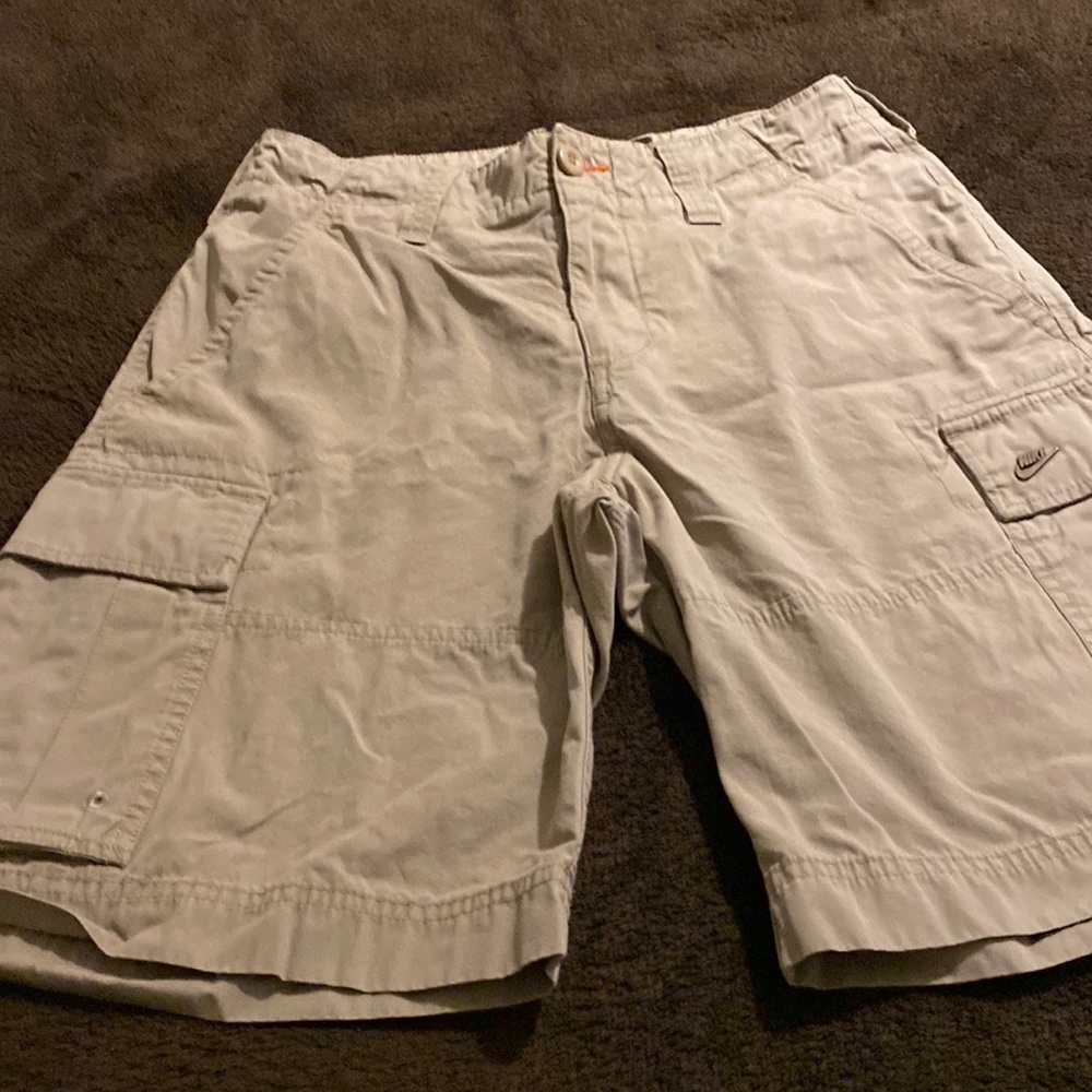 Men’s small Nike khaki cargo shorts